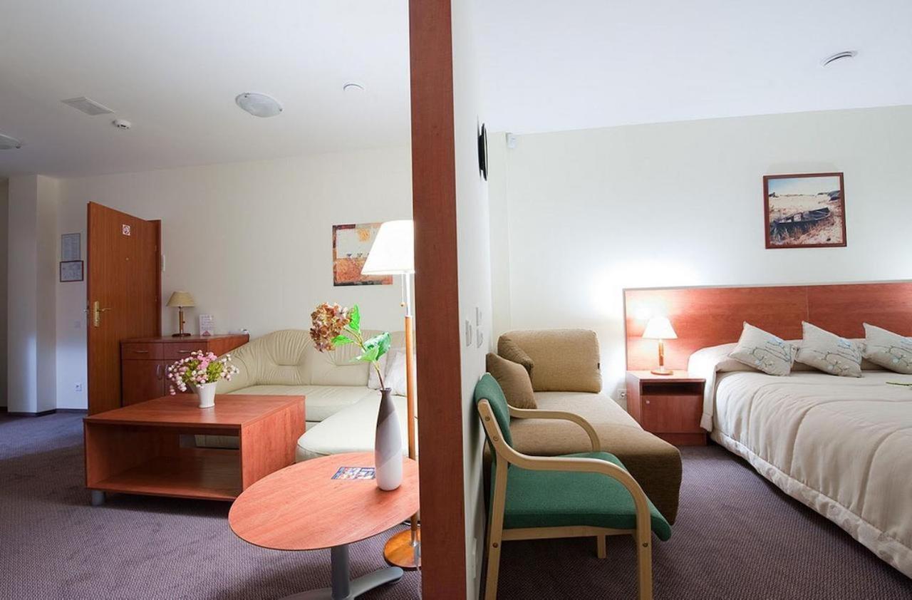 Smelyne Hotel Panevezys Exterior photo