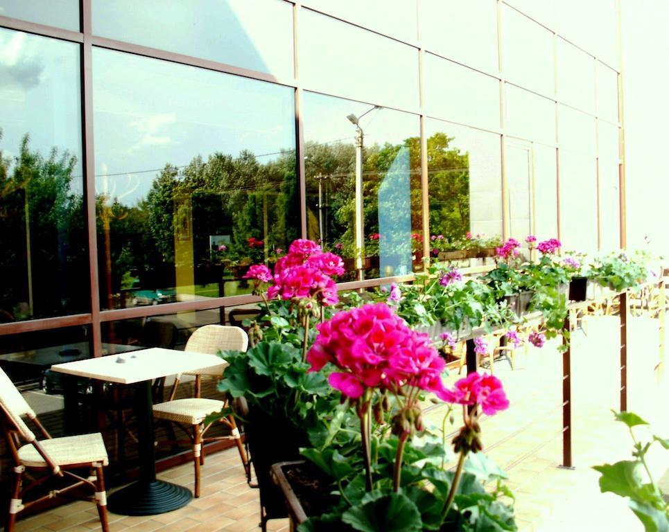 Smelyne Hotel Panevezys Exterior photo