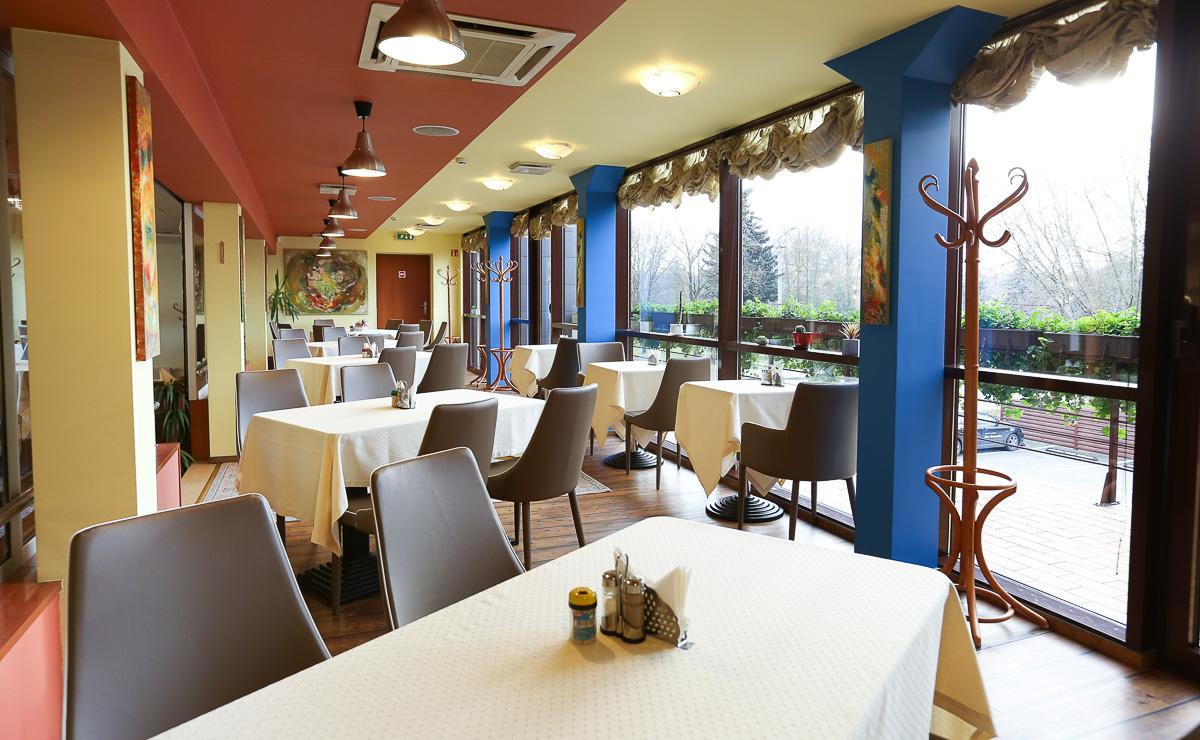 Smelyne Hotel Panevezys Exterior photo